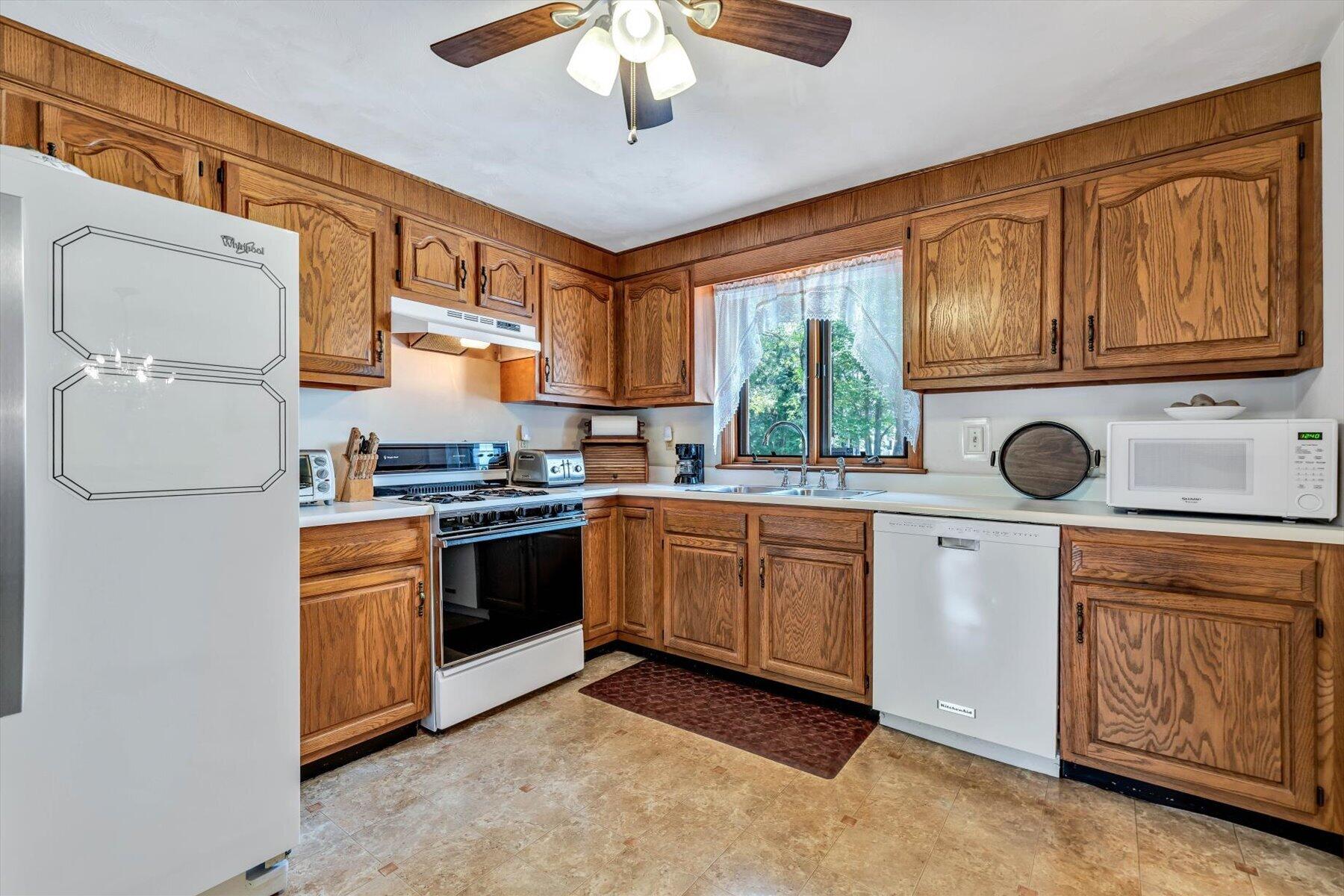 25 Wiley Post Road East Falmouth, MA 02536 - Photo 8 of 34 24-IMGP4674