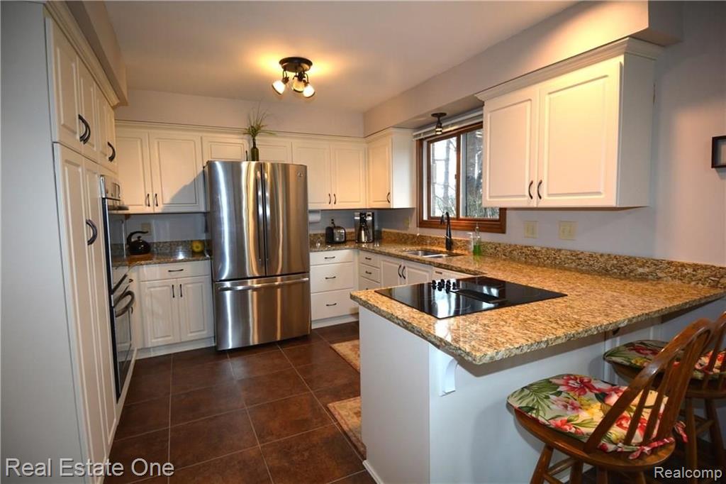 22032 Meridian Lane Novi, MI 48375 - Photo 6 of 33