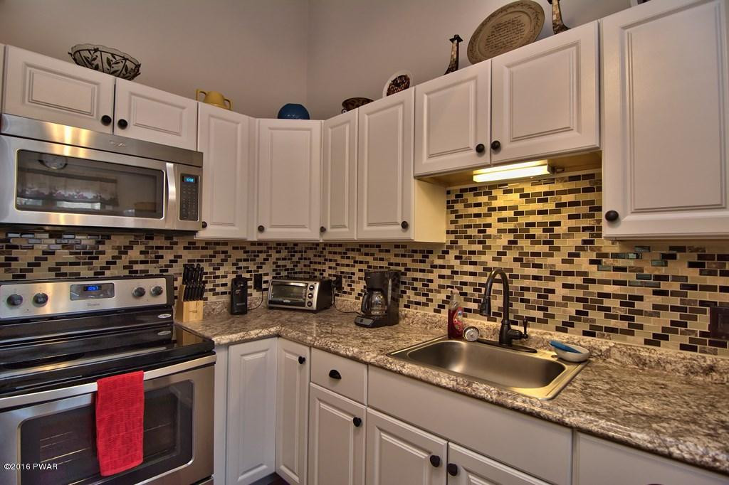 884 Deerfield Road Lake Ariel, PA 18436 - Photo 4 of 59