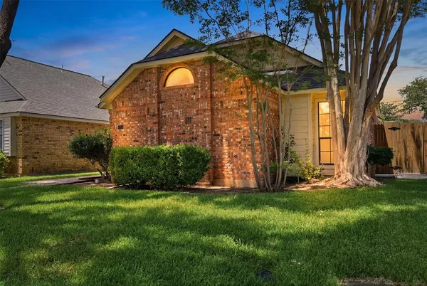 $290,000 | 747 Monique Court, Cedar Hill, TX 75104