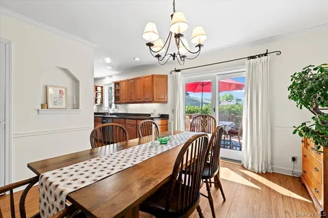 $925,000 | 5 Salem Way, Glen Head, NY 11545