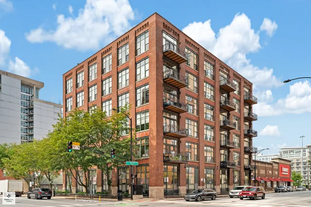 $394,900 | 701 West Jackson Boulevard, Unit 302B, Chicago, IL 60661