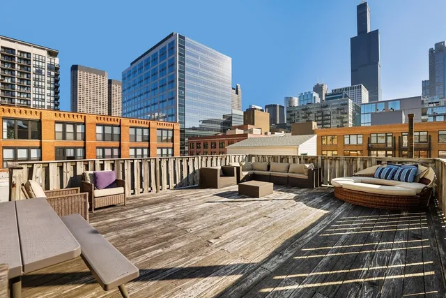 $394,900 | 701 West Jackson Boulevard, Unit 302B, Chicago, IL 60661