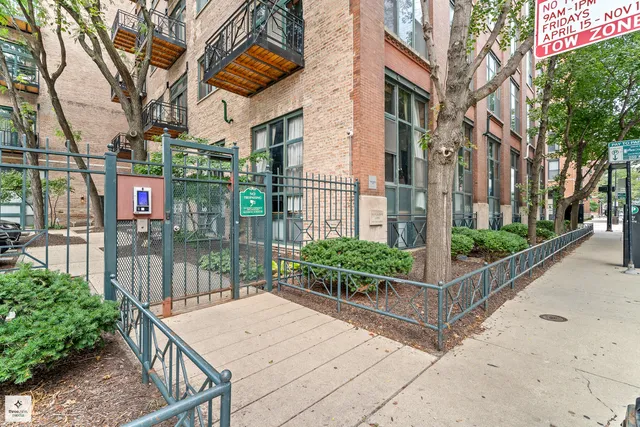 $394,900 | 701 West Jackson Boulevard, Unit 302B, Chicago, IL 60661