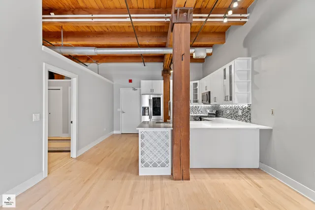 $394,900 | 701 West Jackson Boulevard, Unit 302B, Chicago, IL 60661