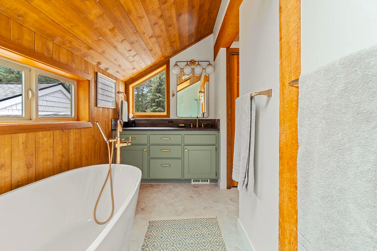 60359 Arnold Market Road Bend, OR 97702 - Photo 45 of 64 primary bath with his / hers vanities
