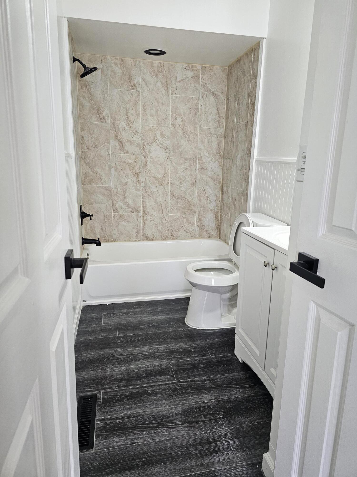 2536 Orchard Lane Flint, MI 48504 - Photo 14 of 24 20251020_162207