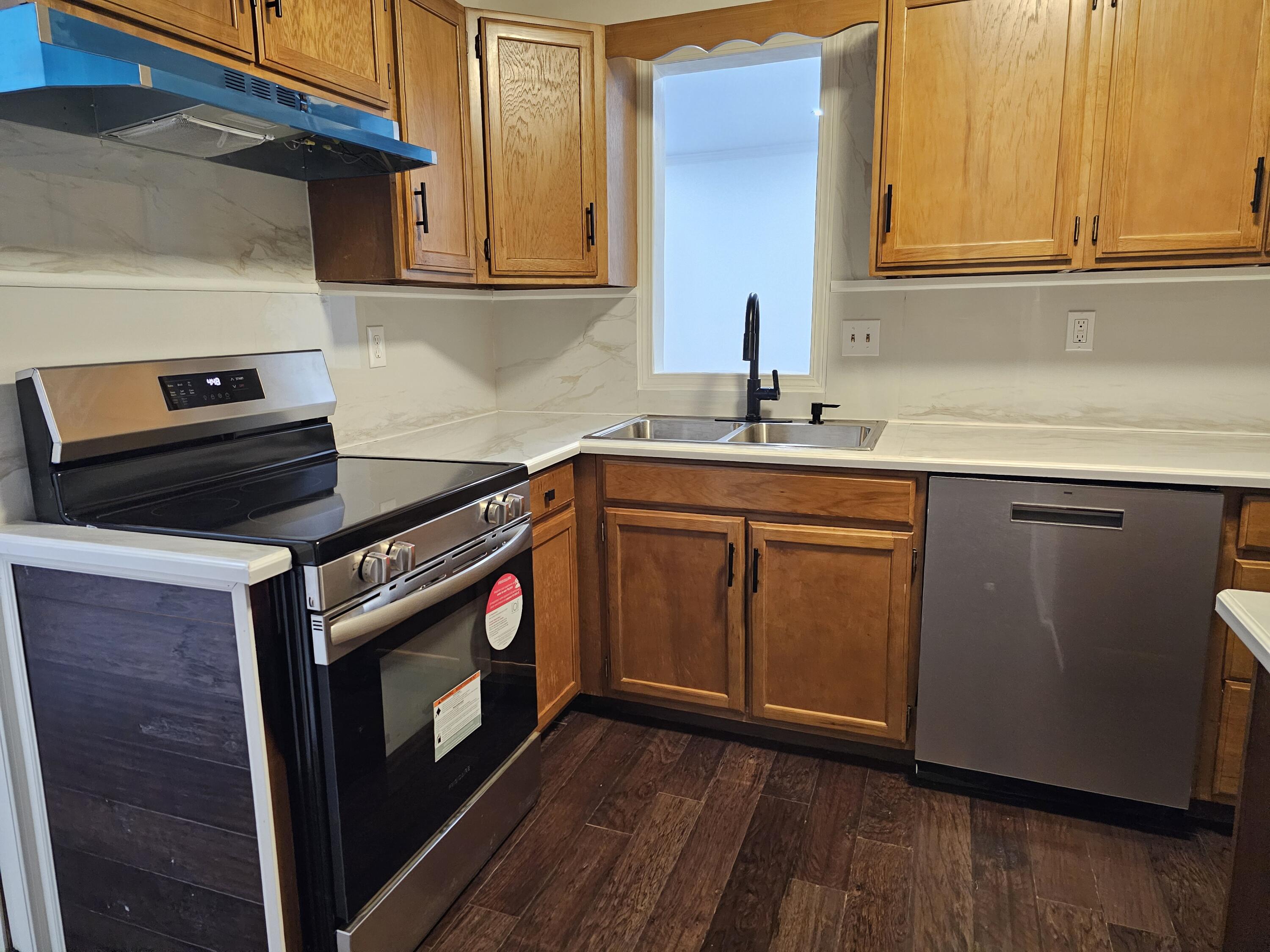 2536 Orchard Lane Flint, MI 48504 - Photo 8 of 24 20251020_161845