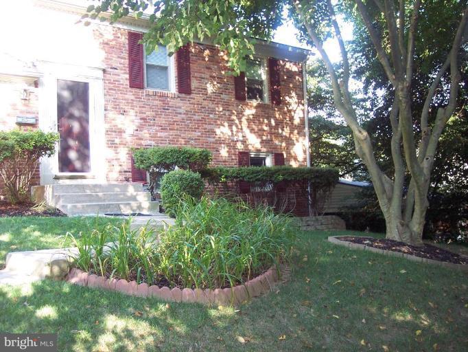 6209 Redwing Road Bethesda, MD 20817 - Photo 2 of 25 a view of a back yard