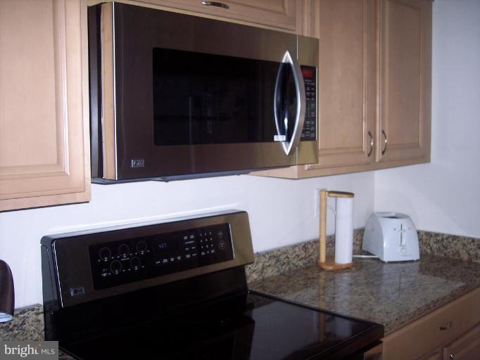 6209 Redwing Road Bethesda, MD 20817 - Photo 7 of 25 a kitchen with a stove and a microwave