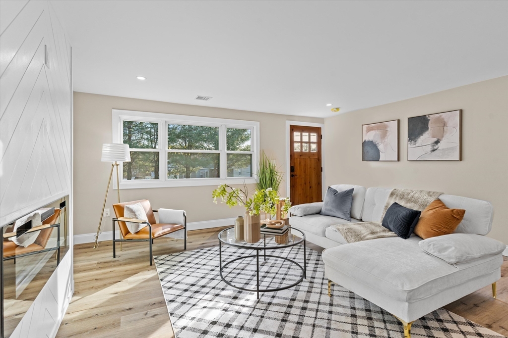12 Samoset Road Peabody, MA 01960 - Photo 4 of 42 Gallery Image 4