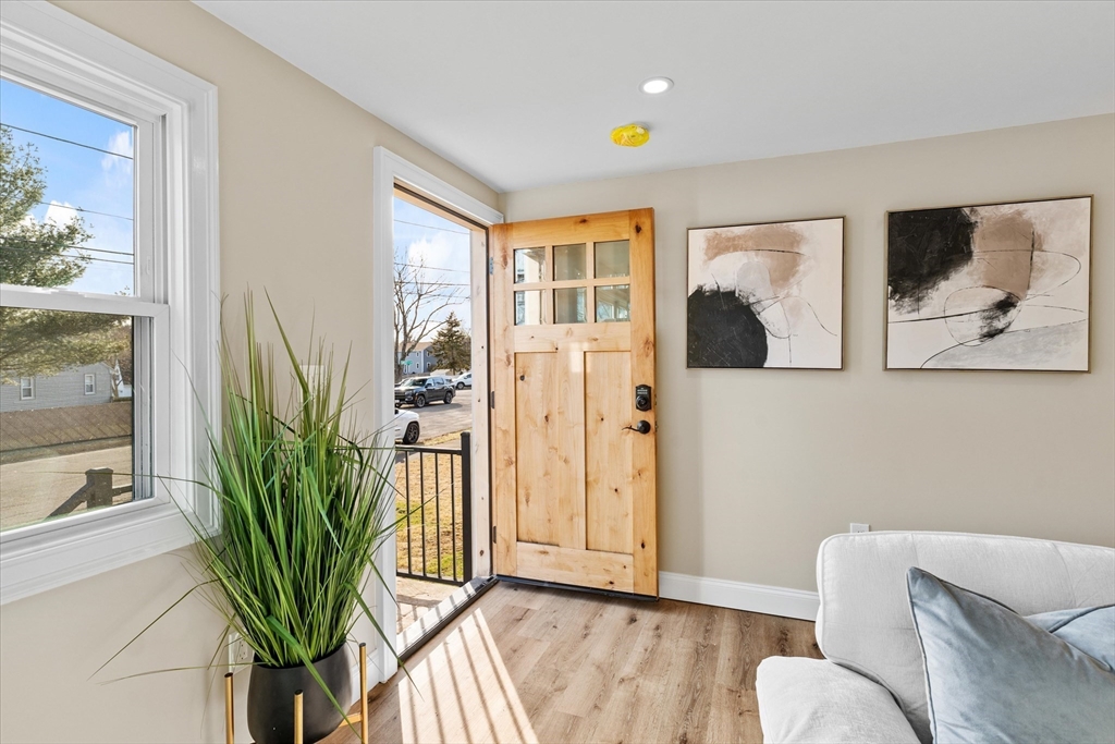12 Samoset Road Peabody, MA 01960 - Photo 5 of 42 Gallery Image 5