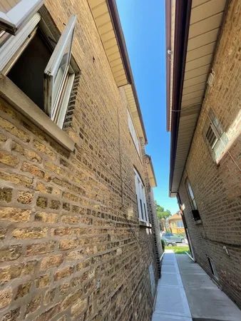 $2,400 | 5133 West Wrightwood Avenue, Unit 1, Chicago, IL 60639