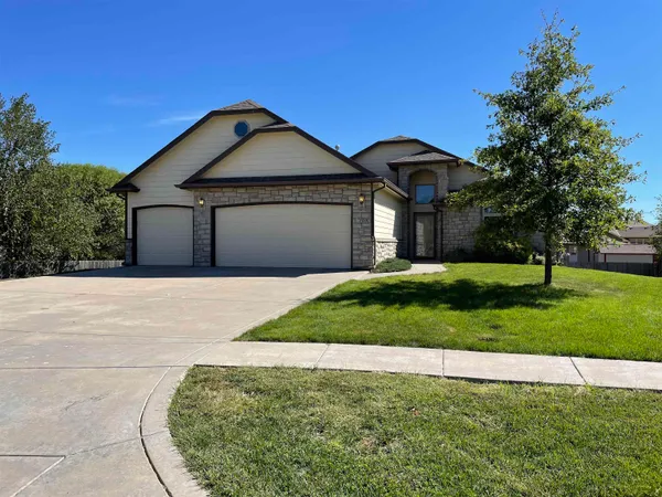 $325,000 | 1200 North Hamilton Circle, Derby, KS 67037