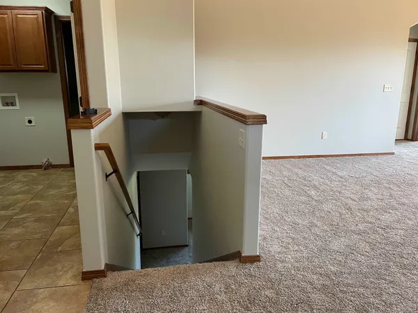 $325,000 | 1200 North Hamilton Circle, Derby, KS 67037