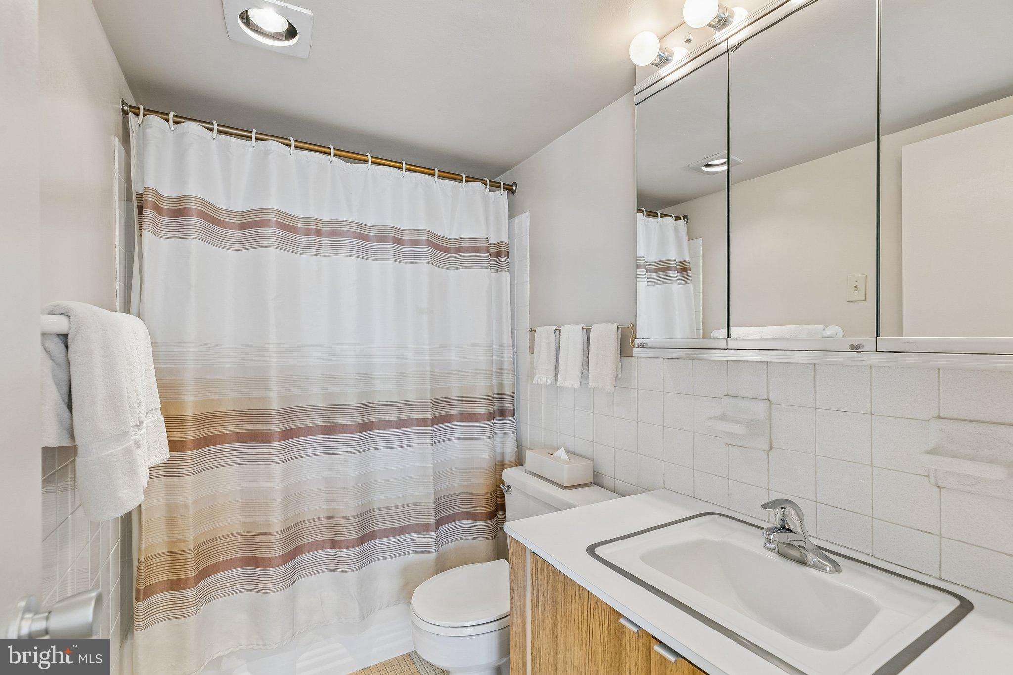 224-30 West Rittenhouse Square, Unit 2510 Philadelphia, PA 19103 - Photo 13 of 30 Gallery Image 13