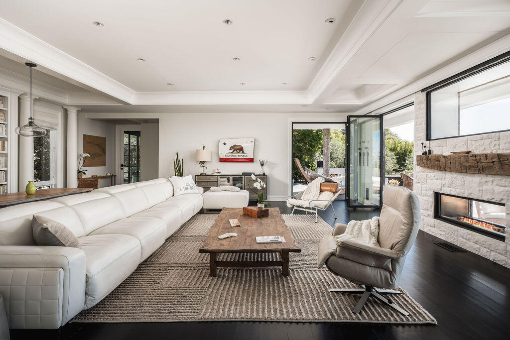 4265 Cresta Avenue Santa Barbara, CA 93110 - Photo 17 of 48 Open Living Area Off the Kitchen