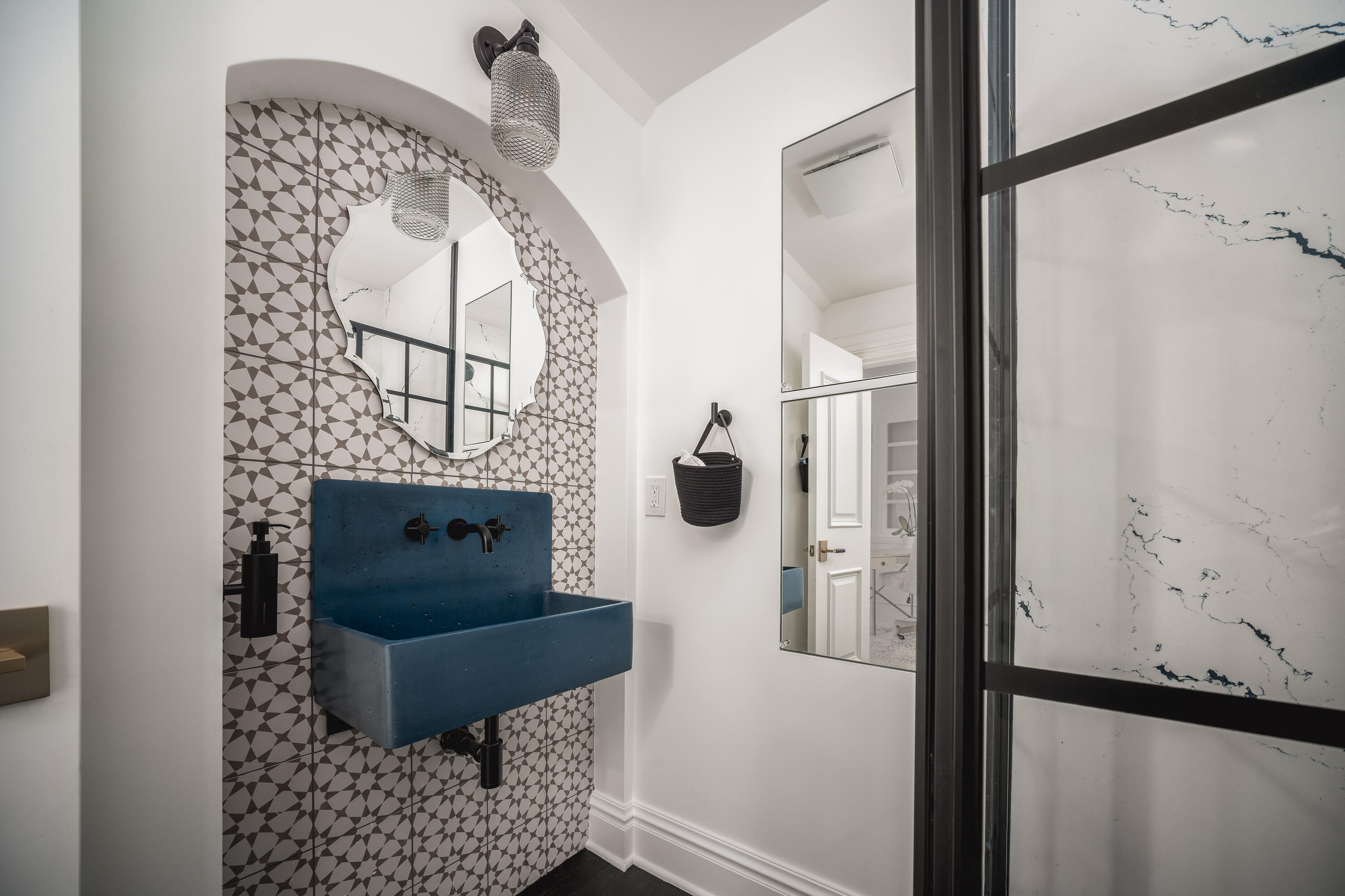 4265 Cresta Avenue Santa Barbara, CA 93110 - Photo 34 of 48 2nd Office Ensuite Bath