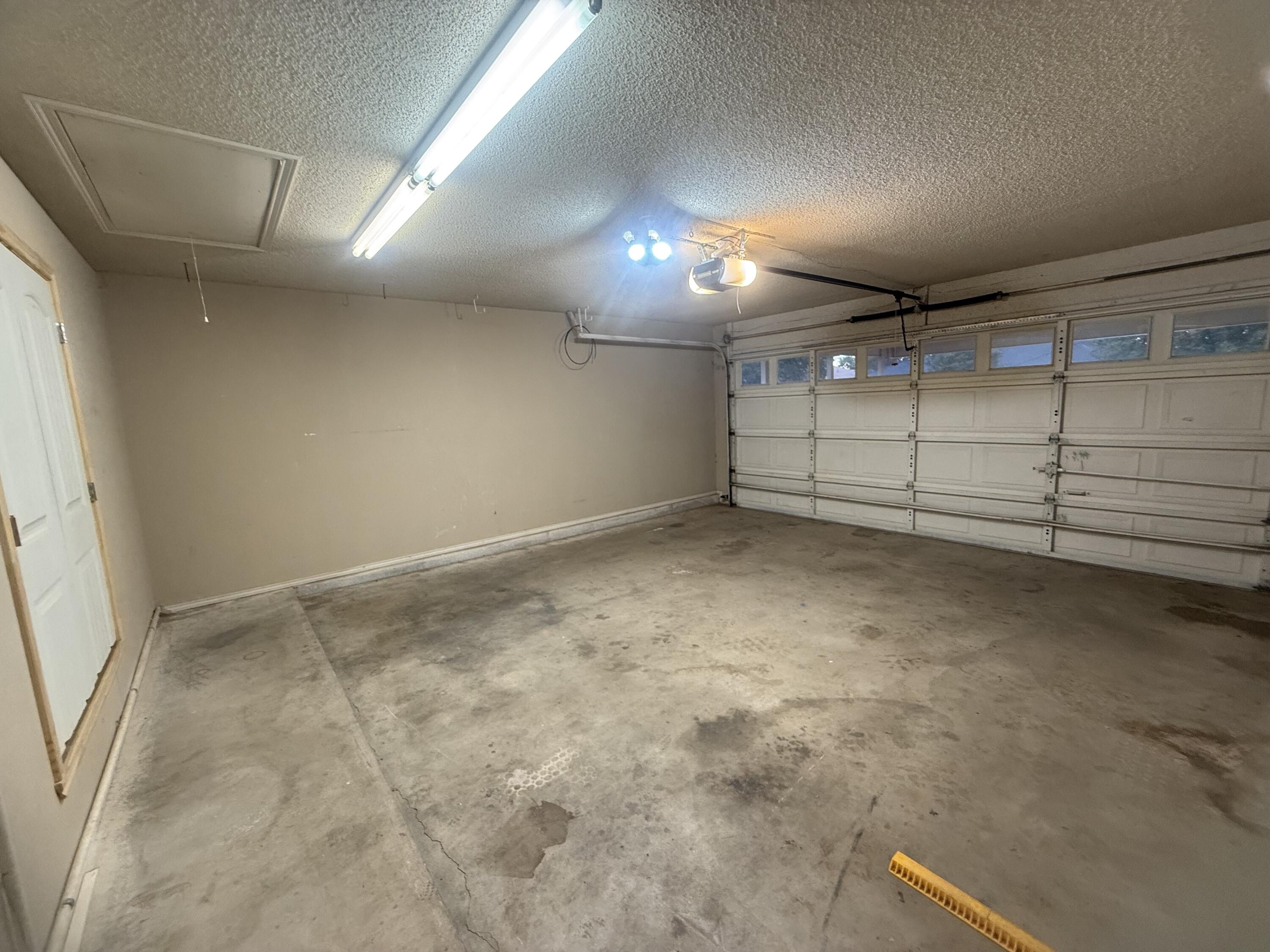 5527 94th Street Lubbock, TX 79424 - Photo 44 of 56 94th garage view 2