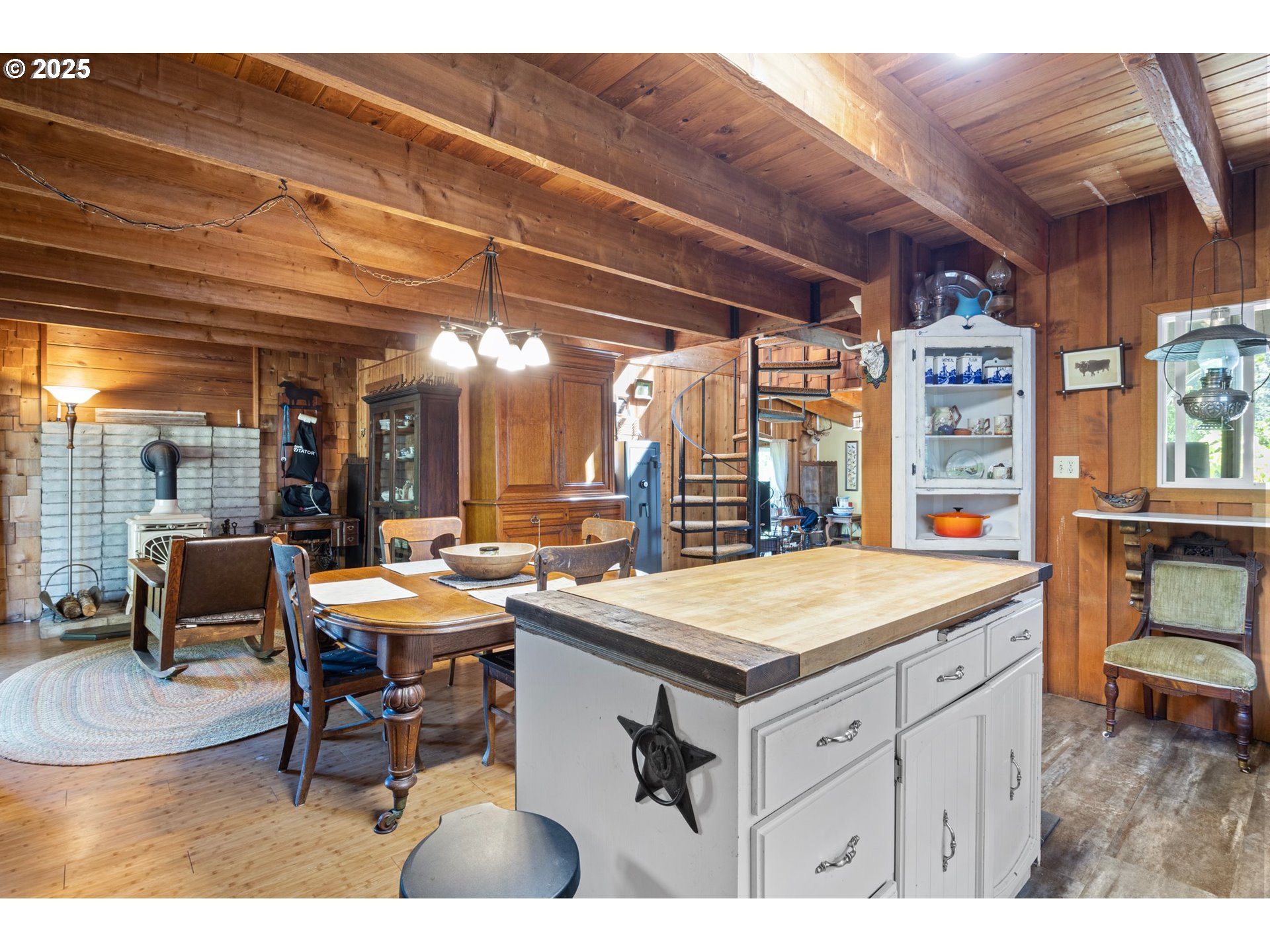 38350 McKenzie Highway Springfield, OR 97478 - Photo 20 of 34 Kitchen/Dining Room