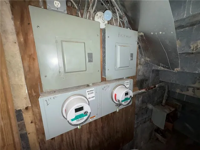 a view of utility room