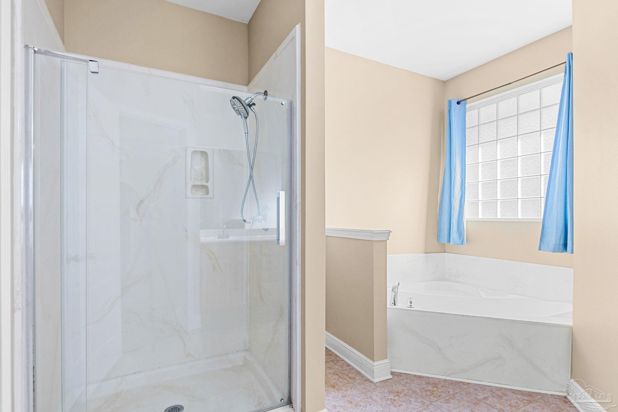 1007 Patriot Place Pensacola, FL 32534 - Photo 24 of 40 a bathroom with a shower and a tub