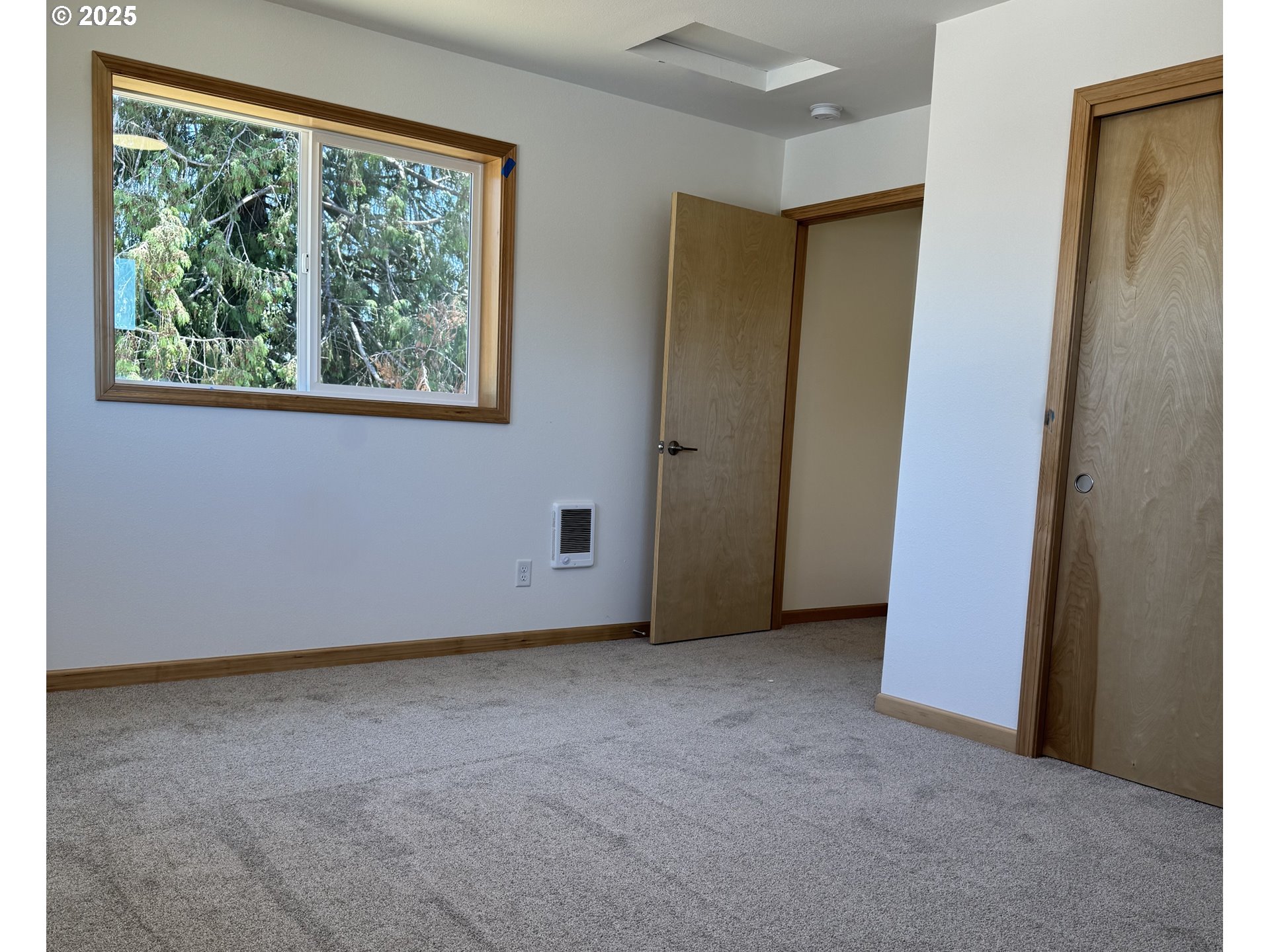 716 ST Charles Street Eugene, OR 97402 - Photo 14 of 30 an empty room with a window