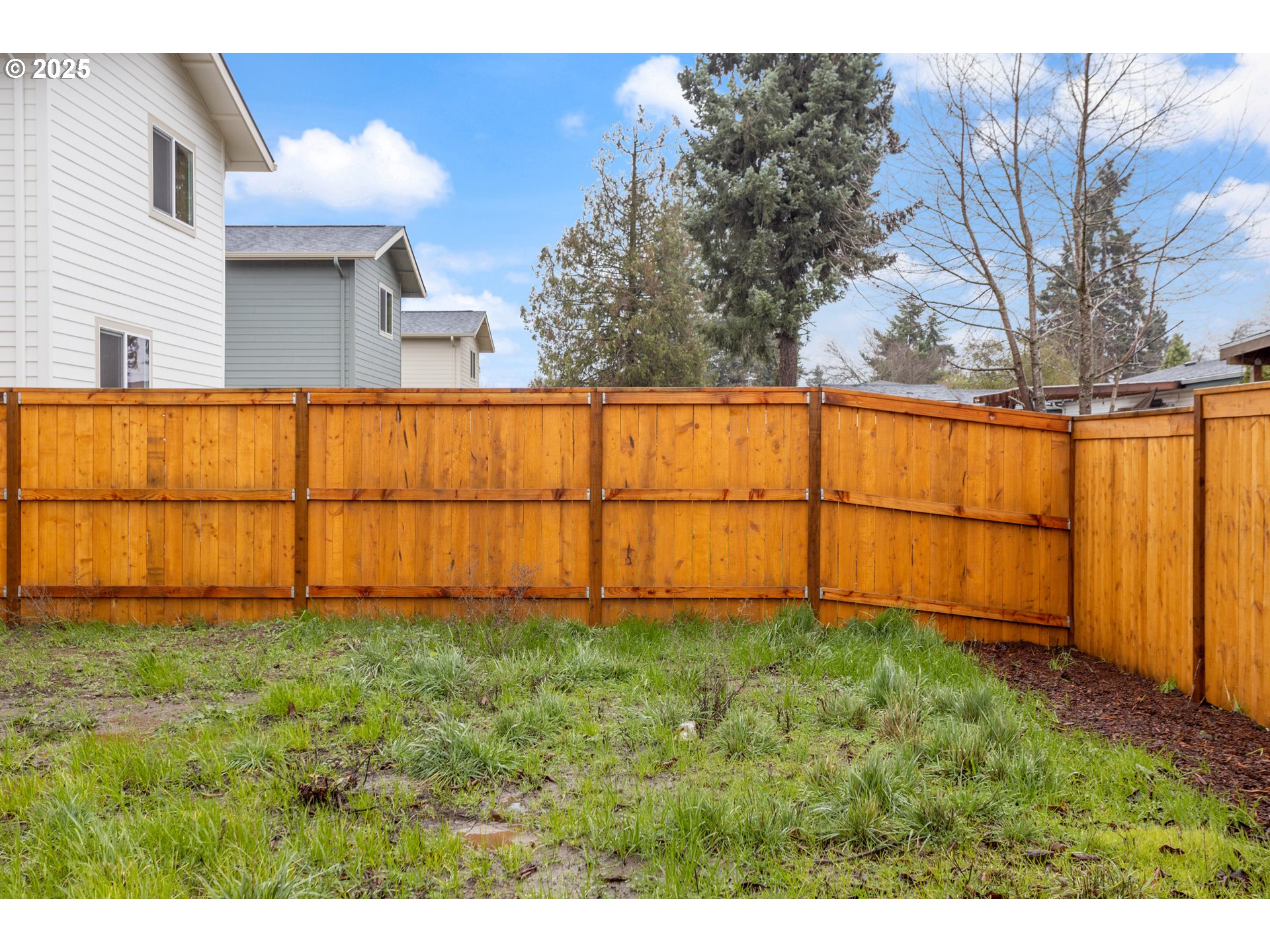 716 ST Charles Street Eugene, OR 97402 - Photo 20 of 30 a view of backyard with tub