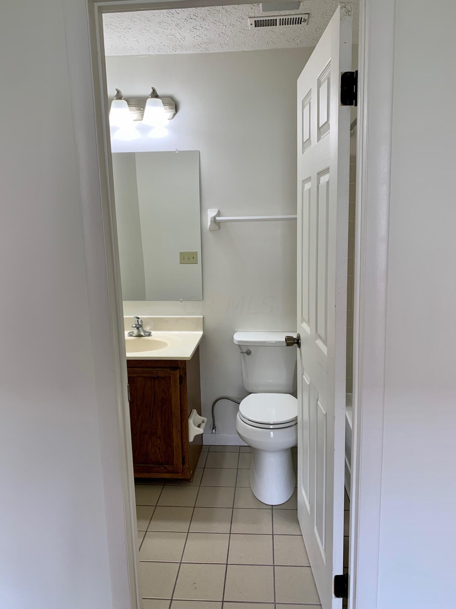 2295 Hedgerow Road, Unit 2295B Columbus, OH 43220 - Photo 17 of 23 IMG_1789