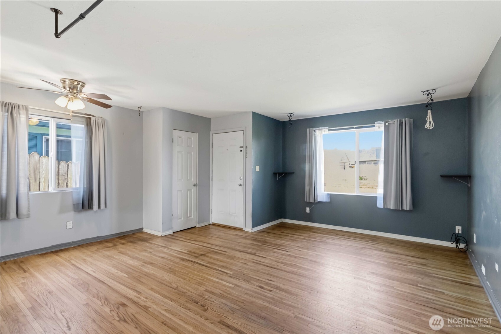 356 28th Avenue Longview, WA 98632 - Photo 8 of 24 a view of empty room with wooden floor and fan