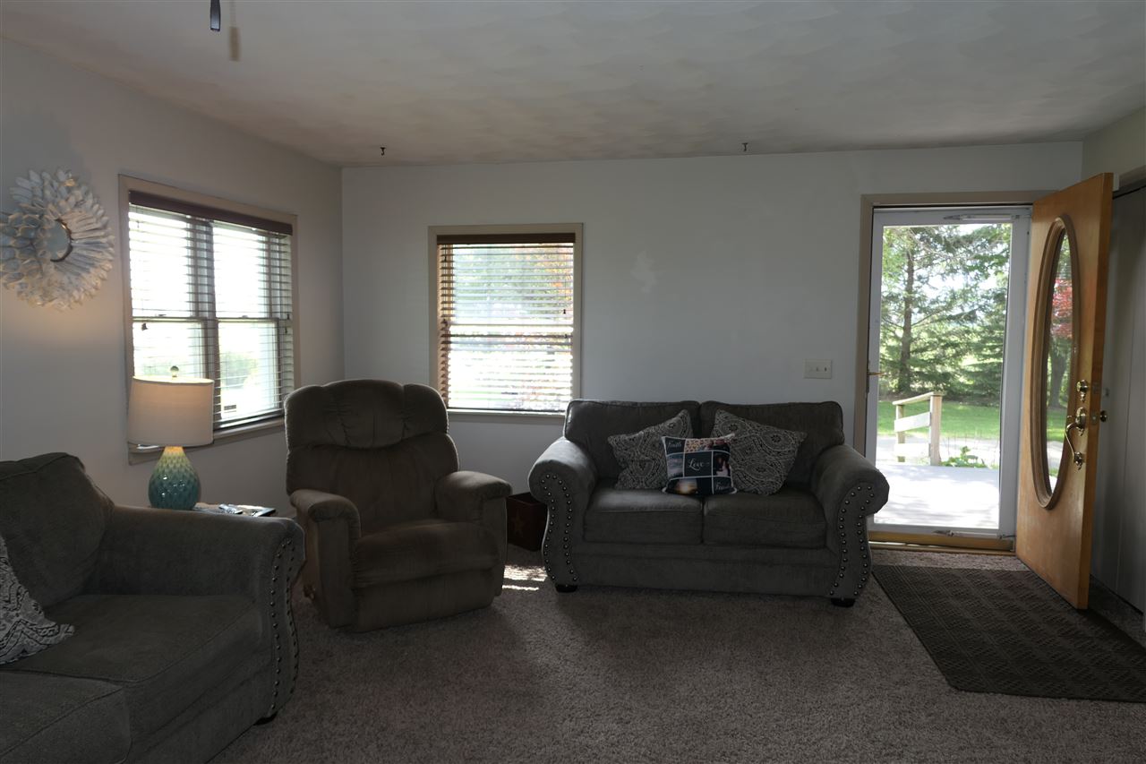 2877 East Washington Road Ithaca, MI 48847 - Photo 7 of 31 1876586-6.JPG