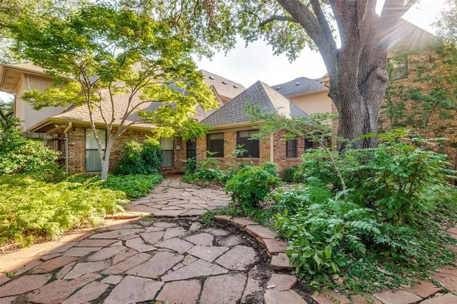 $575,000 | 3840 Edgewater Drive, Bedford, TX 76021