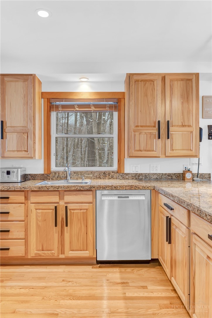 133-135 Locust Ridge Road Beech Mountain, NC 28604 - Photo 13 of 46