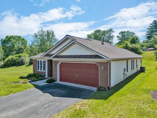 $499,900 | 4530 Colonial Pl Drive, Roanoke, VA 24018