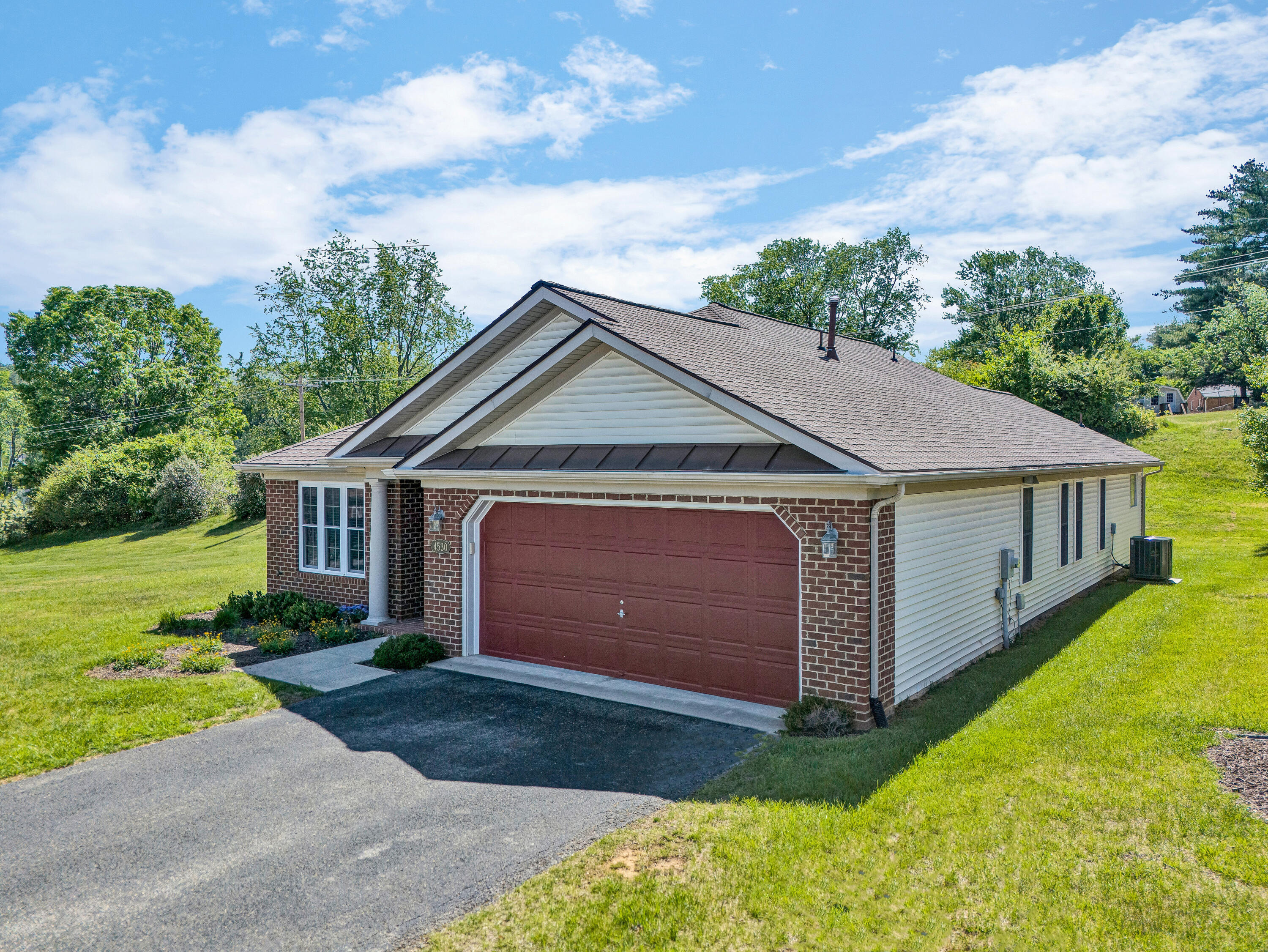 4530 Colonial Pl Drive Roanoke, VA 24018 - Photo 1 of 38 4530 Colonial PLace Dr