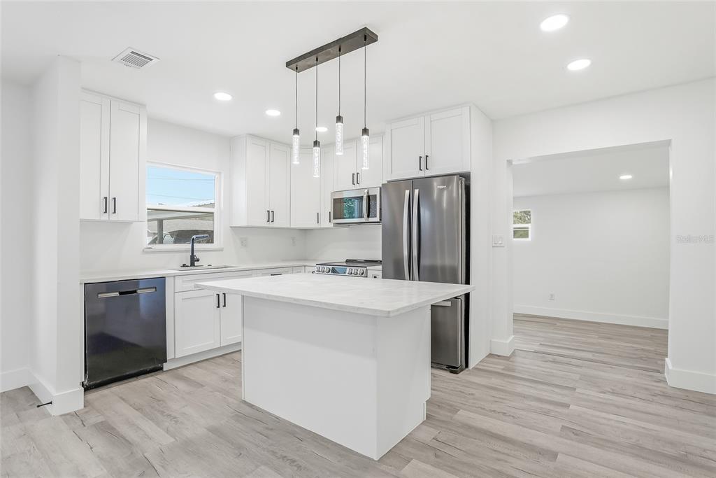 529 Firefly Lane Apollo Beach, FL 33572 - Photo 5 of 34