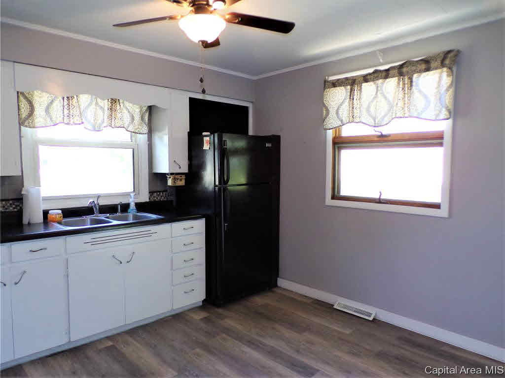 433 West Chestnut Street Oneida, IL 61467 - Photo 11 of 23 Gallery Image 11