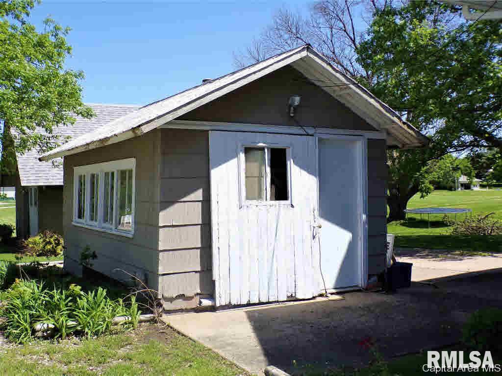 433 West Chestnut Street Oneida, IL 61467 - Photo 3 of 23 Gallery Image 3
