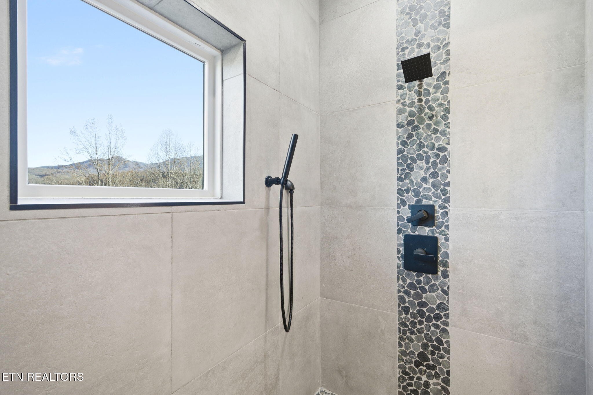 644 Ridge Top Loop Gatlinburg, TN 37738 - Photo 15 of 32 a bathroom with a shower
