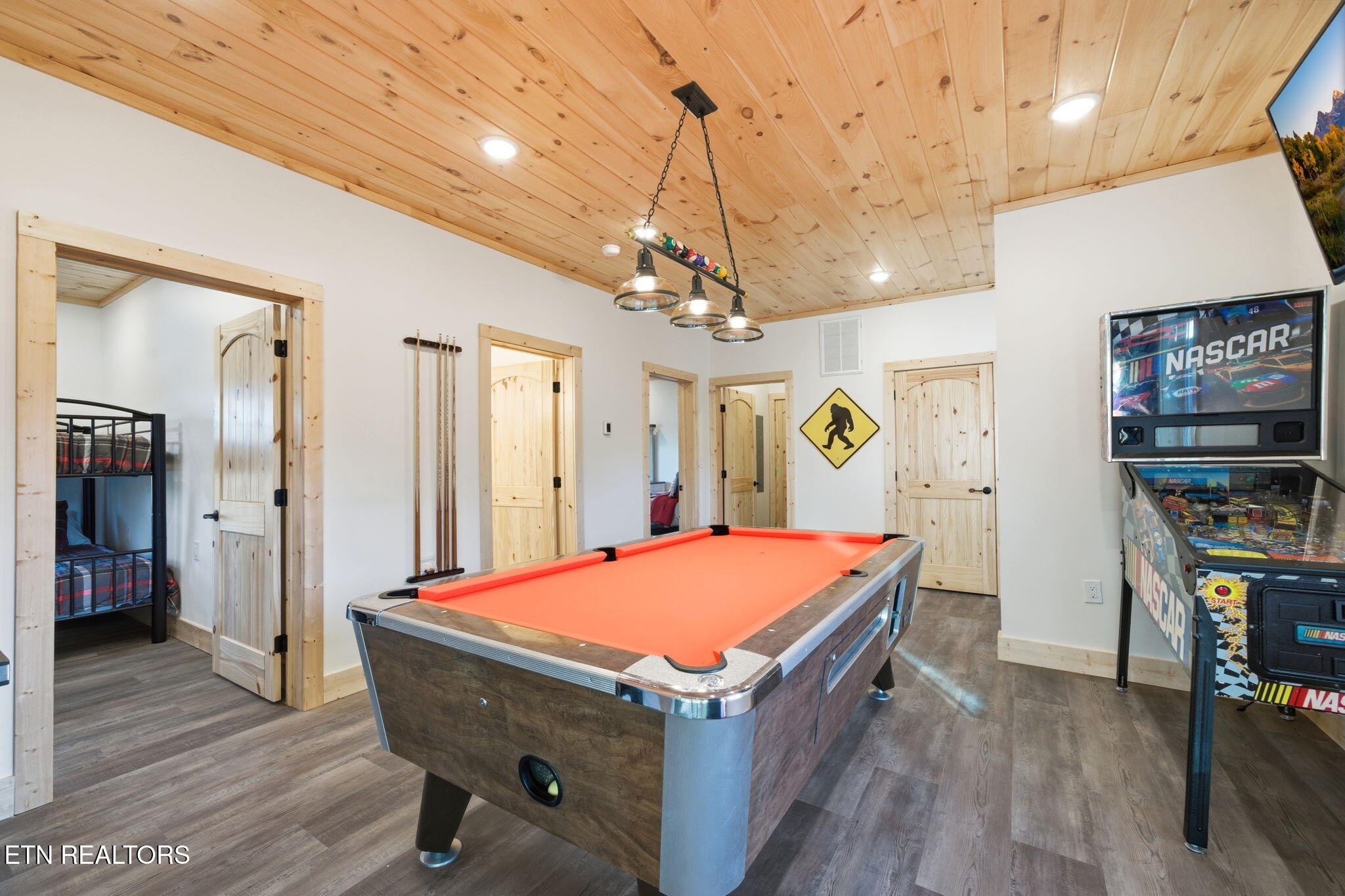 644 Ridge Top Loop Gatlinburg, TN 37738 - Photo 18 of 32 a room with pool table and wooden floor