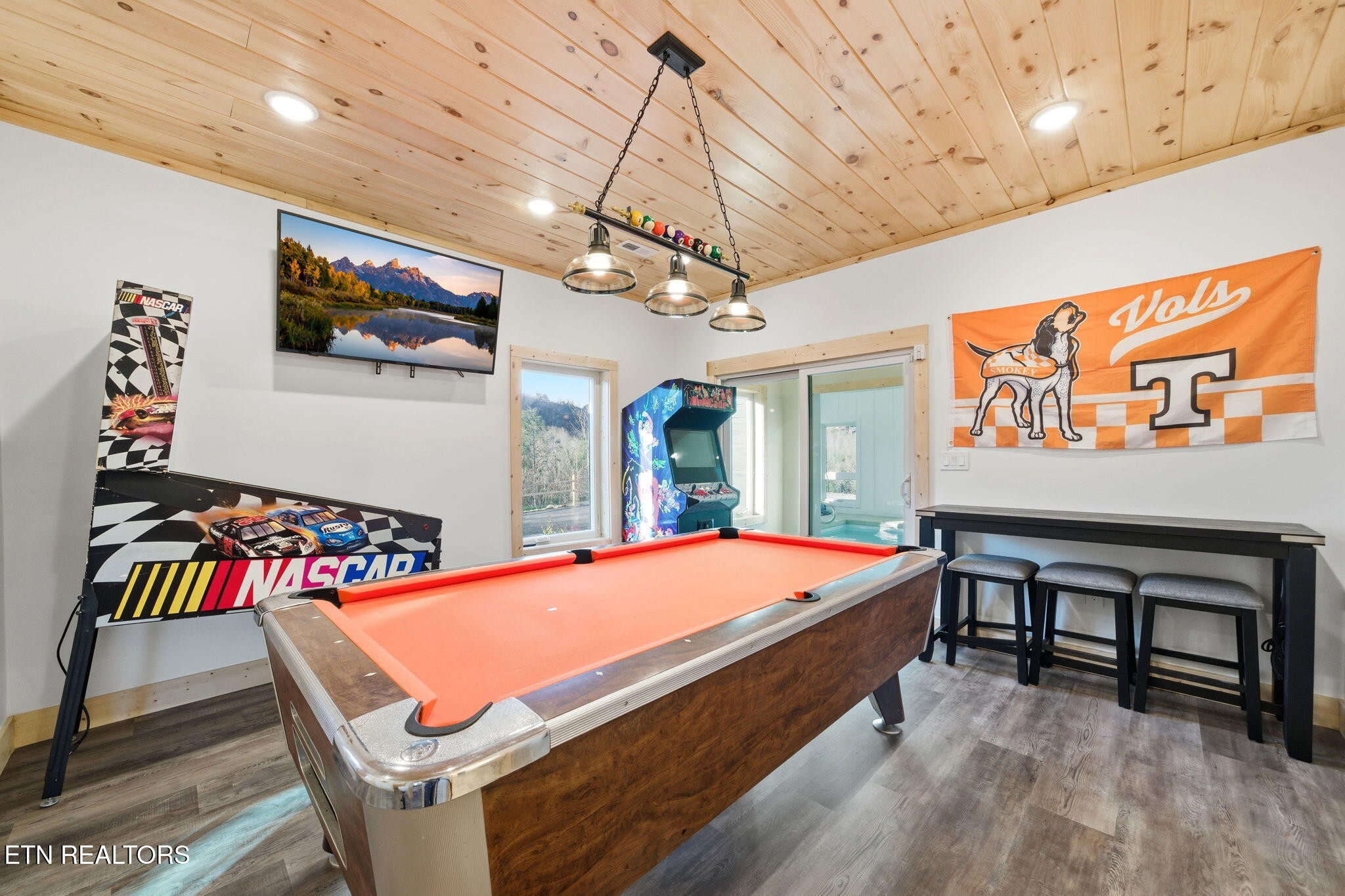644 Ridge Top Loop Gatlinburg, TN 37738 - Photo 19 of 32 a room with furniture and a ceiling fan