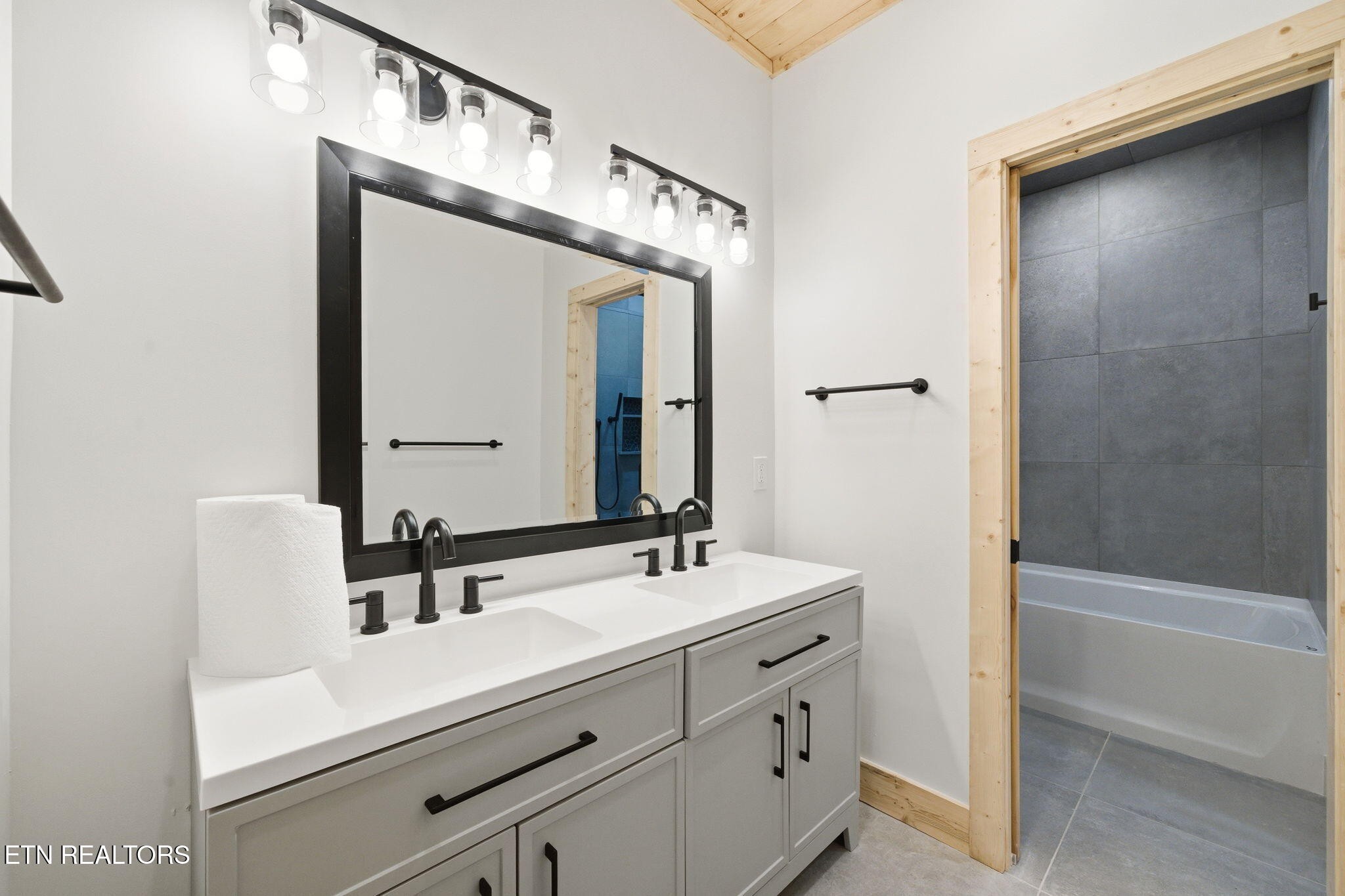 644 Ridge Top Loop Gatlinburg, TN 37738 - Photo 22 of 32 a bathroom with a sink and a mirror