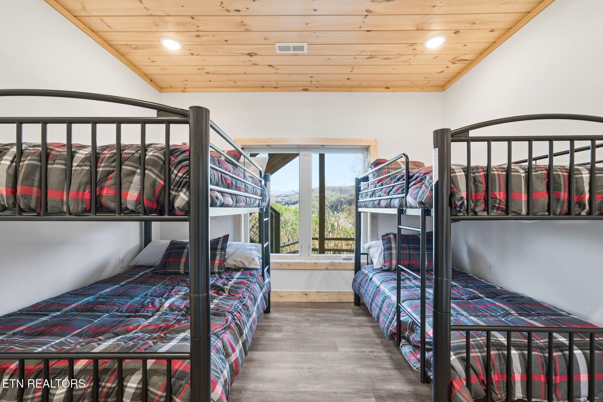 644 Ridge Top Loop Gatlinburg, TN 37738 - Photo 24 of 32 a view of an entryway