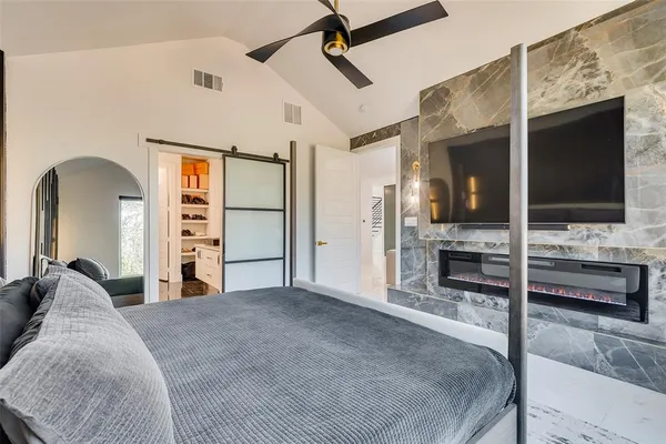 $699,999 | 1001 Coke Drive, Arlington, TX 76010