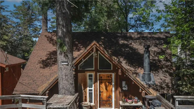 a view of house with a tree in the background