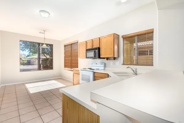 $2,200 | 139 West Oxford Lane, Gilbert, AZ 85233