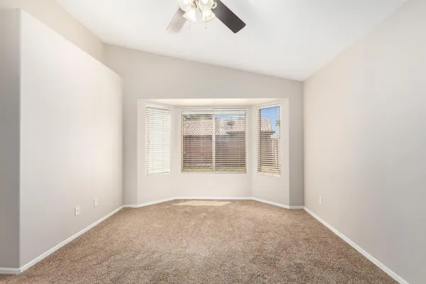 $2,200 | 139 West Oxford Lane, Gilbert, AZ 85233