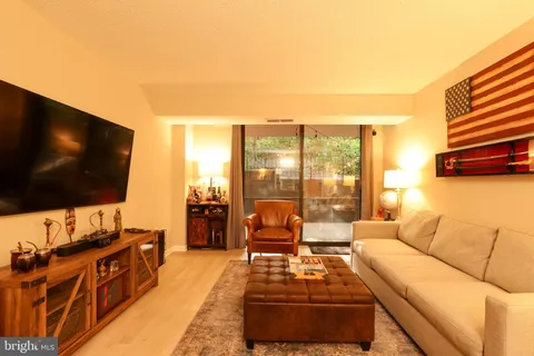 $2,200 | 1808 Old Meadow Road, Unit 215, McLean, VA 22102