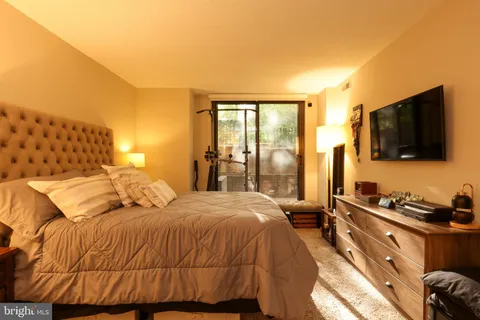 $2,200 | 1808 Old Meadow Road, Unit 215, McLean, VA 22102