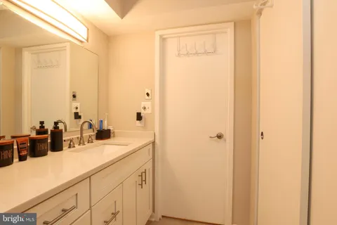 $2,200 | 1808 Old Meadow Road, Unit 215, McLean, VA 22102